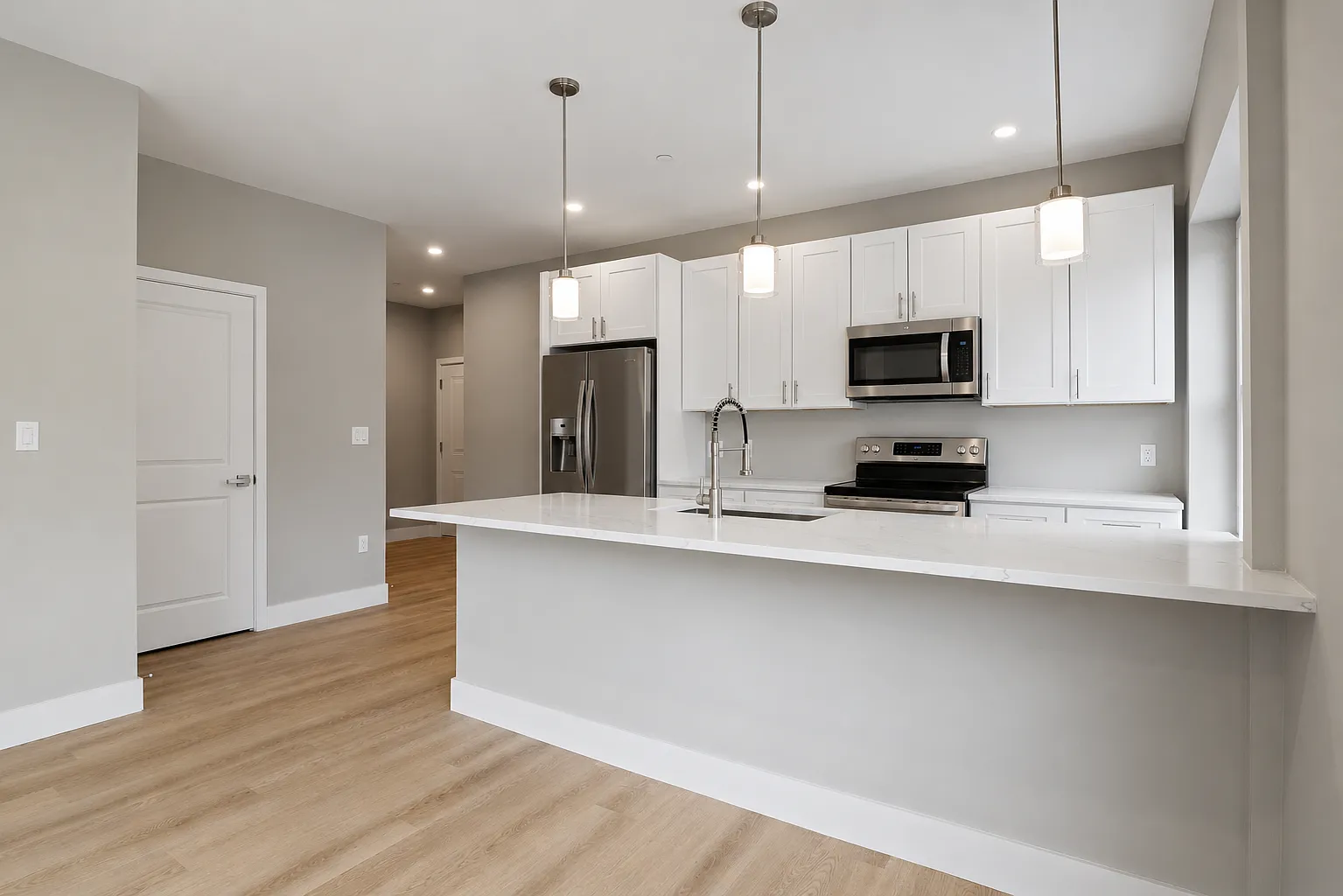1 bed, 749 sqft, $3,180 — Photo 3