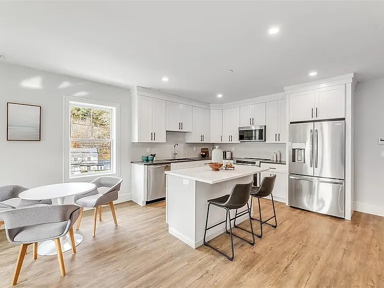 Kitchen & dinning