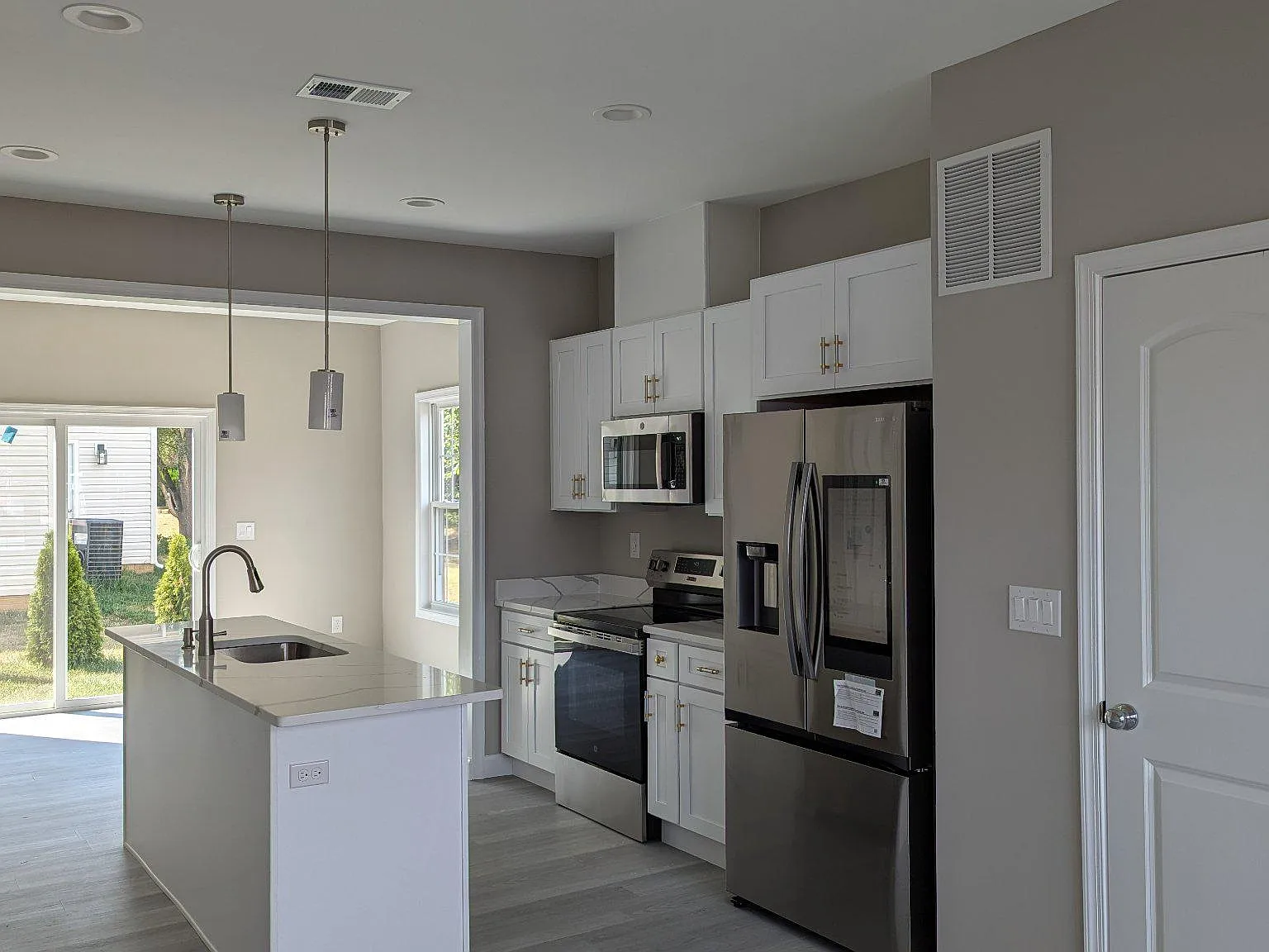 2 bed, 2.5 bath, 1200 sqft, $1,995 — Photo 4