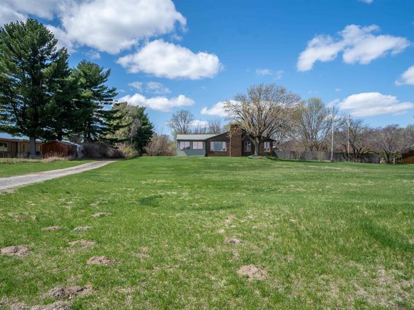 1425 Spring Bay Rd, East Peoria, IL 61611