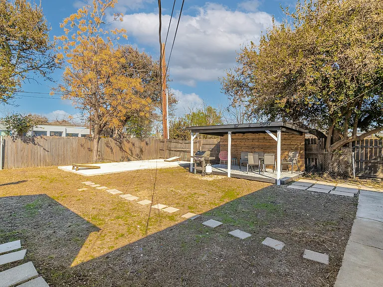 475 E French Pl — Photo 25