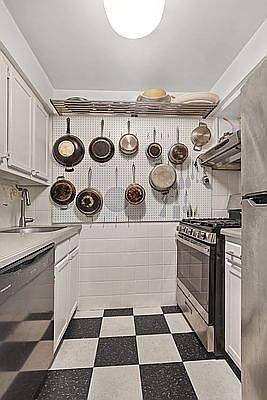 5th image of 118 Union St APT 9C