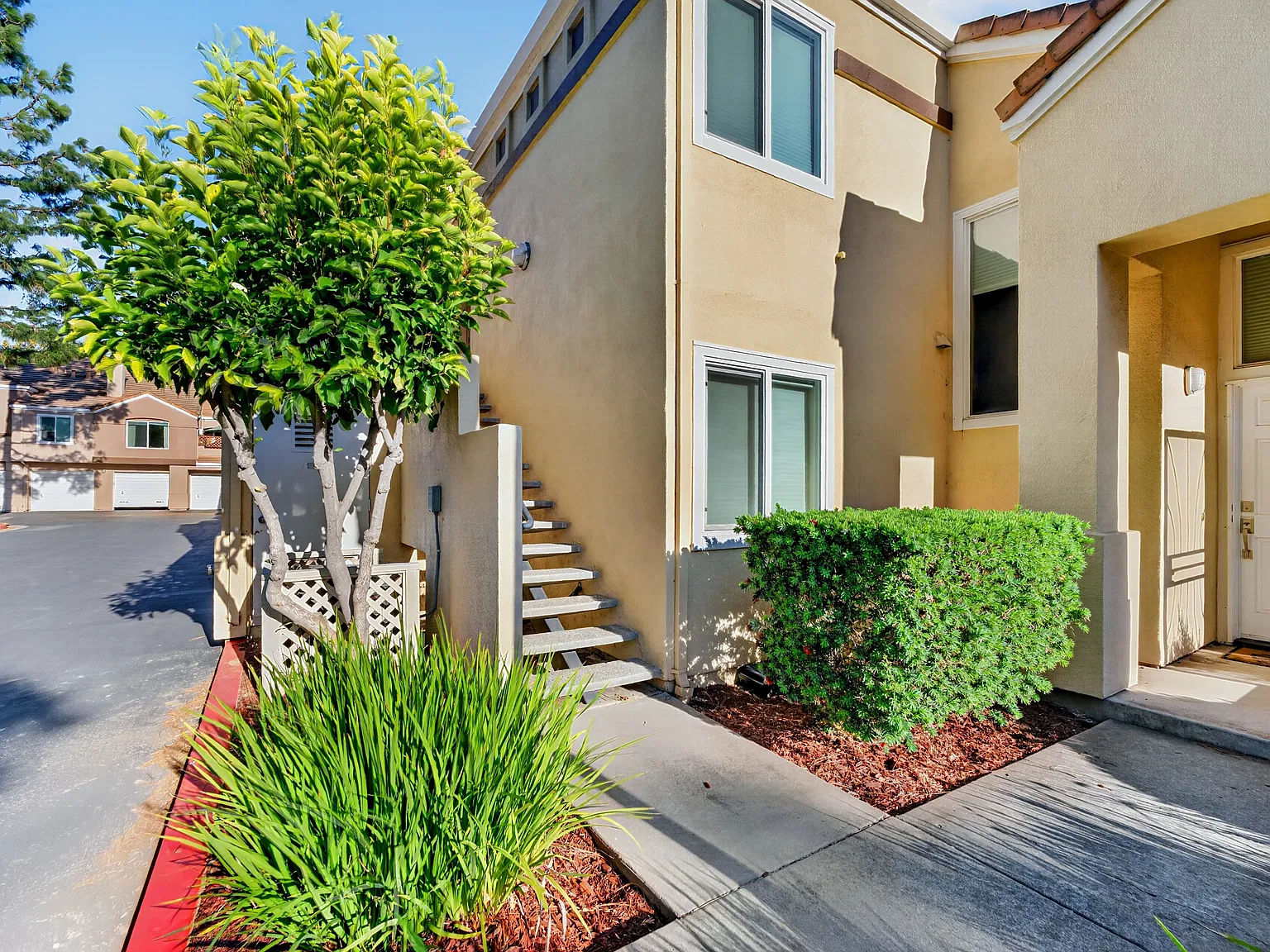 2 bed, 850 sqft, $3,350 — Photo 4