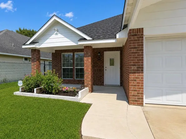 9422 Ledge St, Houston, TX 77075