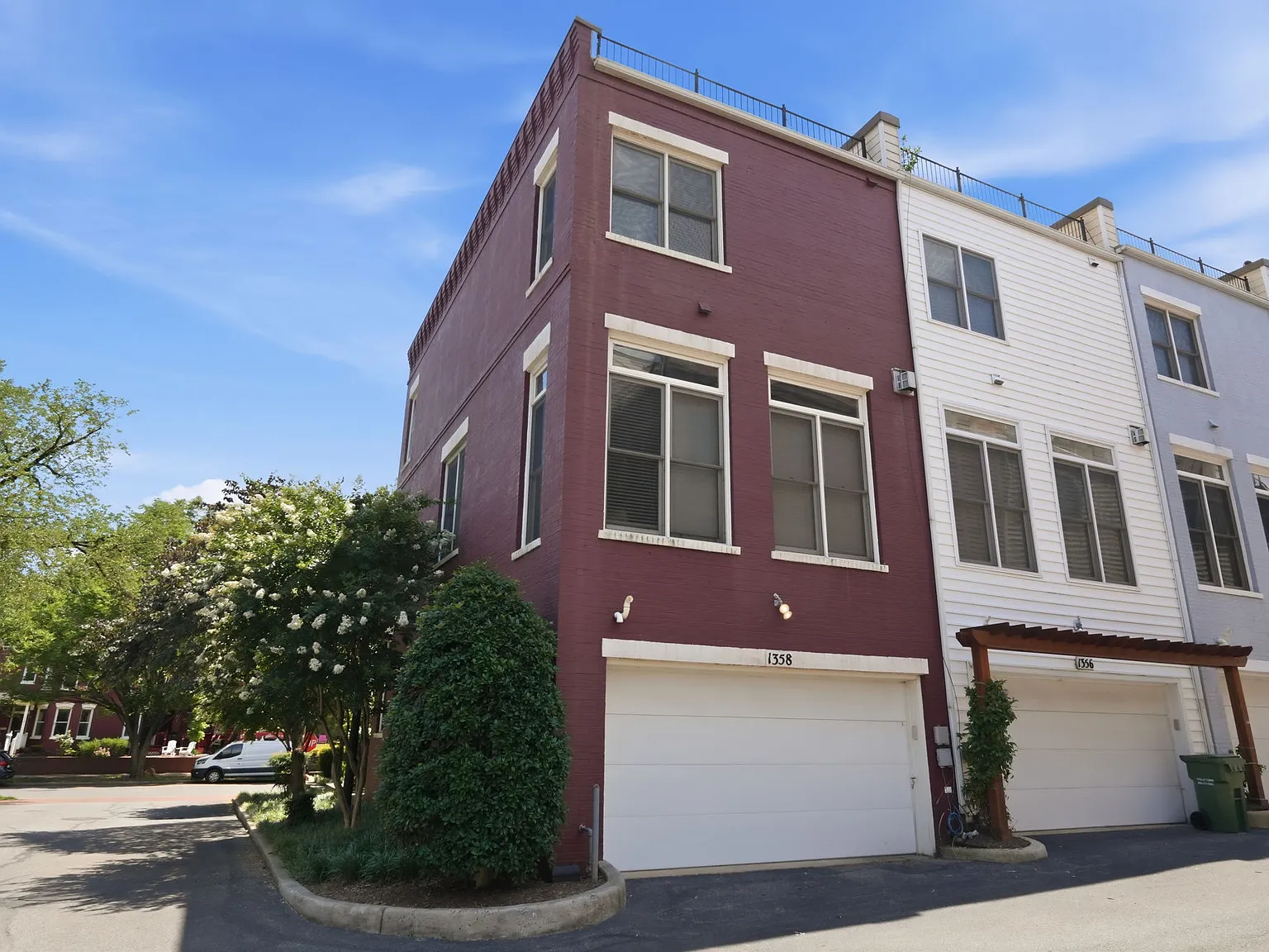 2 bed, 2.5 bath, 1370 sqft, $4,950 — Photo 4