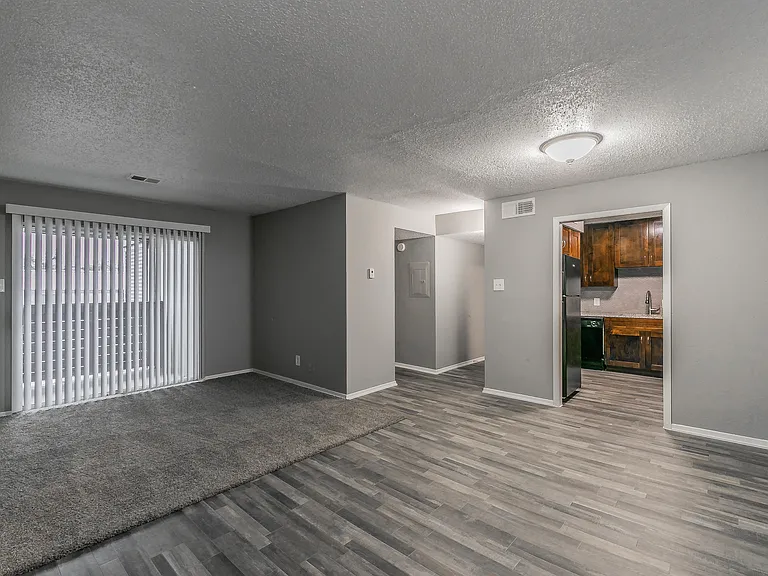 Verano Oaks Apartments — Photo 36