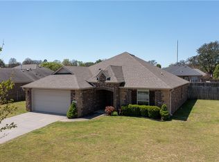 1381 Highbush Ave, Fayetteville, AR 72704