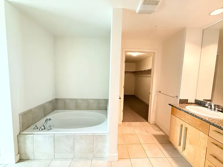 801 Ash St #1603 — Photo 15