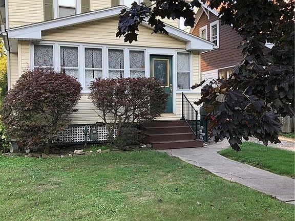 3rd image of 5228 Woodman Ave
