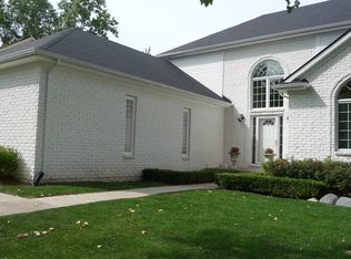 2556 W Square Lake Rd, West Bloomfield, MI 48324