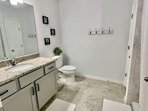 5th image of 858 Rue Labeau Cir