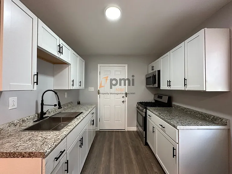 2015 Central Dr — Photo 6