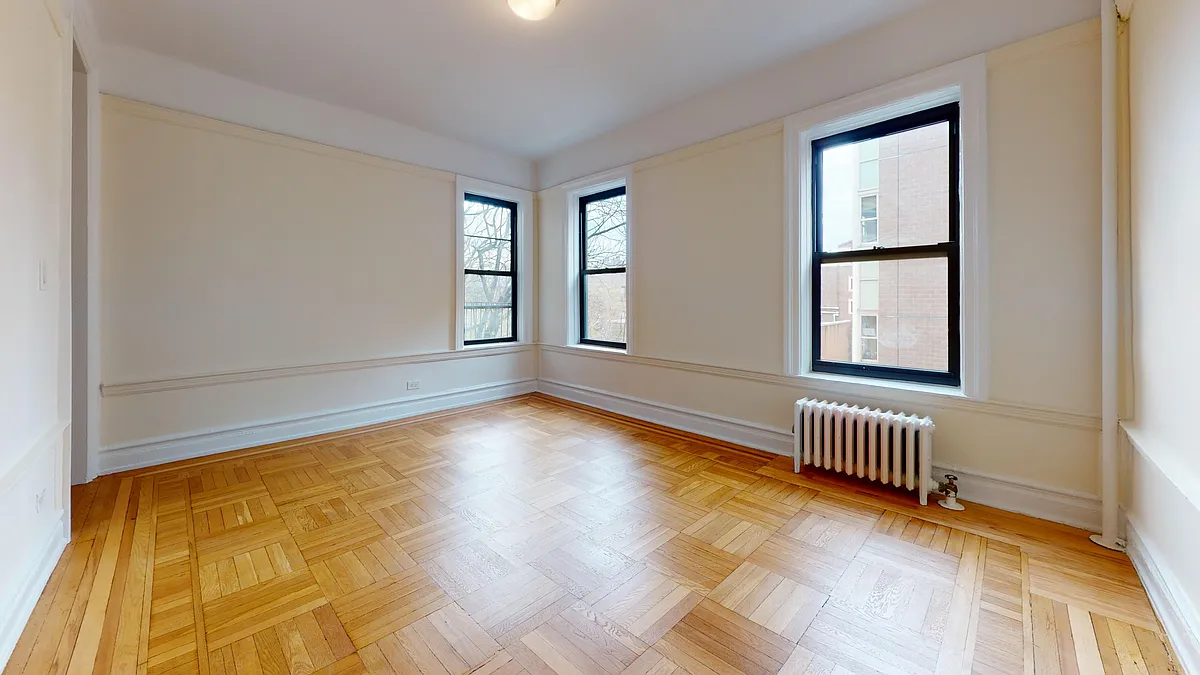 Building Photo - 656 W 204th St #34