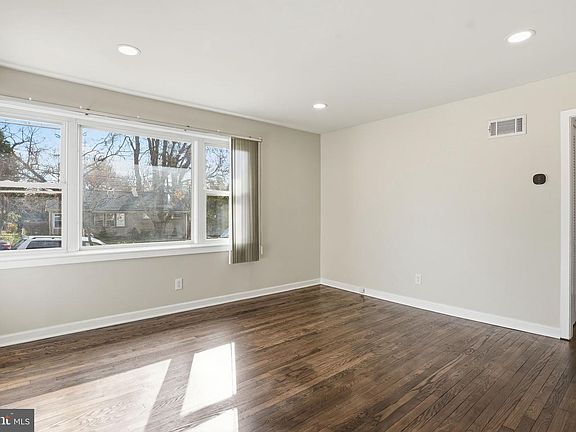 5th image of 1306 Abbott Rd