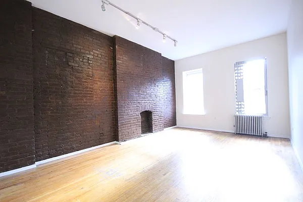 Rented by Dynamik Realty | media 29