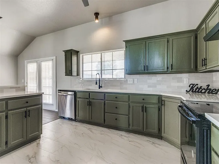 13300 S Robinson Ave — Photo 8