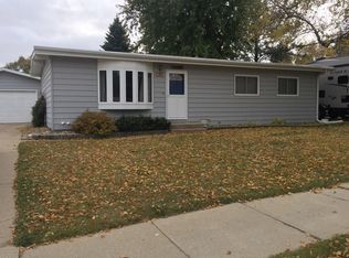 911 17th Ave SW, Minot, ND 58701