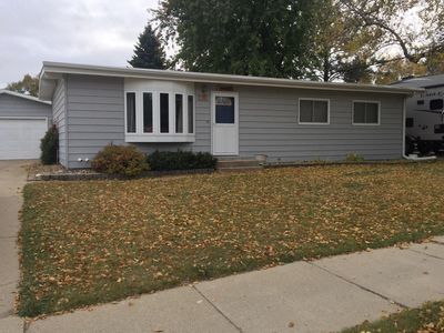 911 17th Ave SW, Minot, ND, 58701