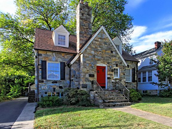 Beautiful Dutch Cape Cod