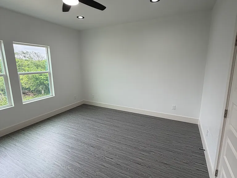 214 S Avenue I #214 — Photo 16