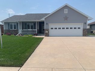 2211 N 1st St, Seward, NE 68434