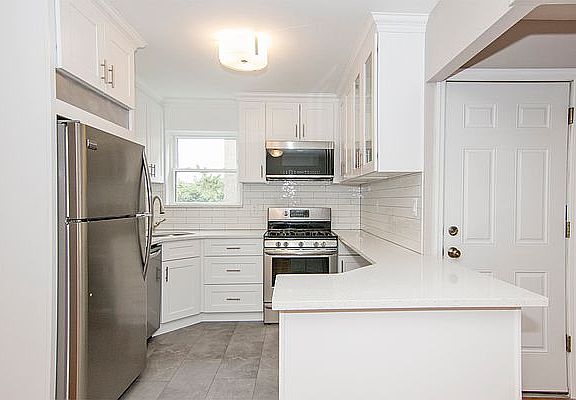 2nd image of 2325 36th St #2