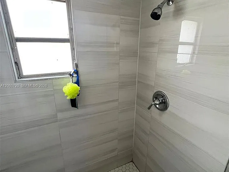 320 SW 4th Ave #B — Photo 7