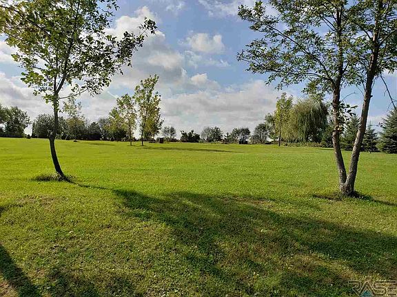 5th image of 2401 E River Bluff Cir