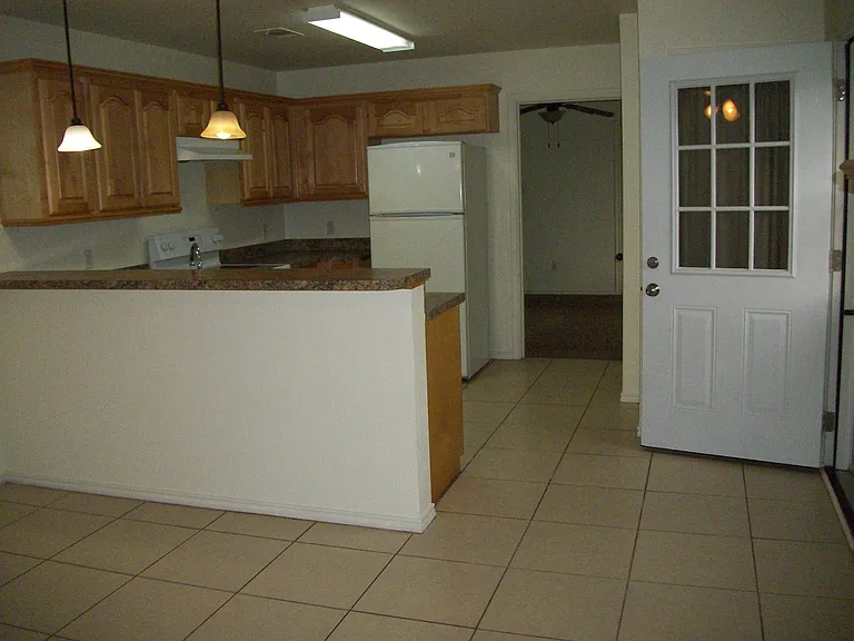 715A N Pecan St — Photo 11
