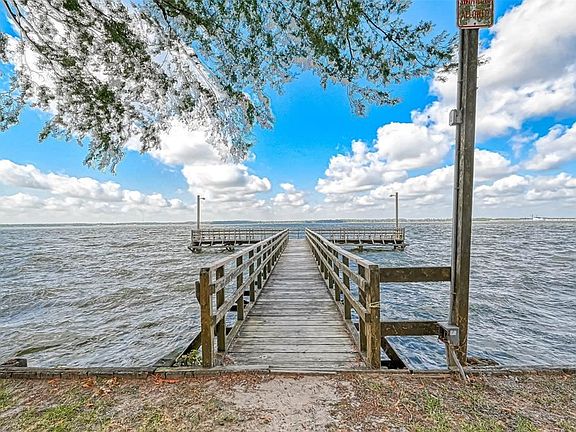 4th image of 2919 Lake Breeze Ln