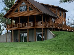 2261 Penfold Rd E, New Harmony, IN 47631