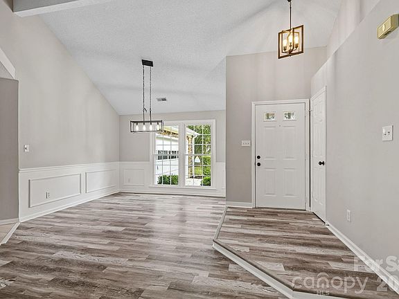 3rd image of 10243 Fairway Ridge Rd