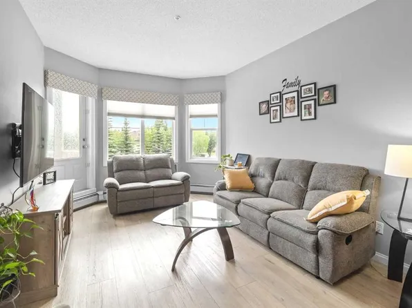 8 E Prestwick Pond Ter SE #220, Calgary, AB T2Z 4P3