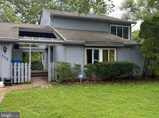 112 S Fox Rd, Sterling, VA 20164