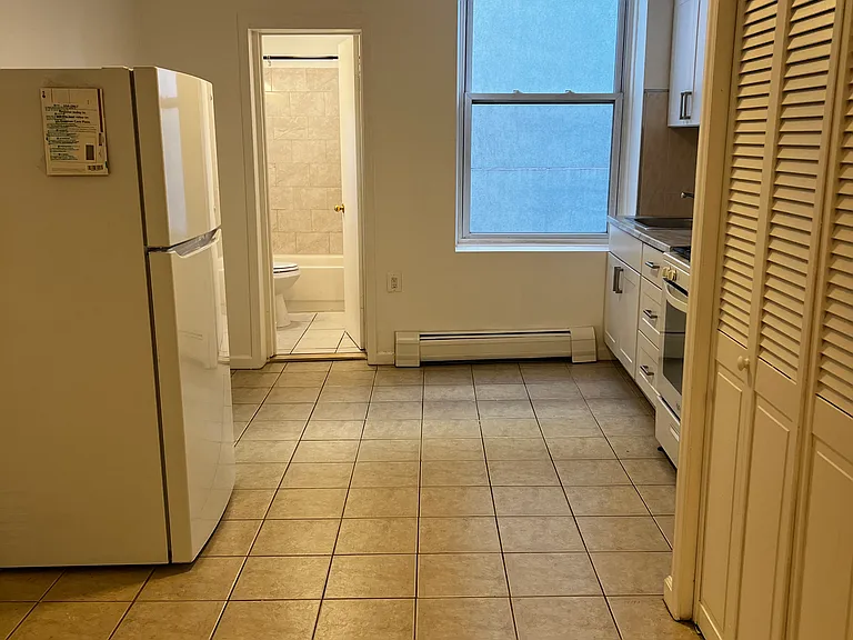 349 Grove St #3R — Photo 2