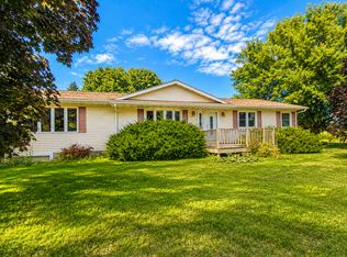 55 Elm St, Easton, MN 56025