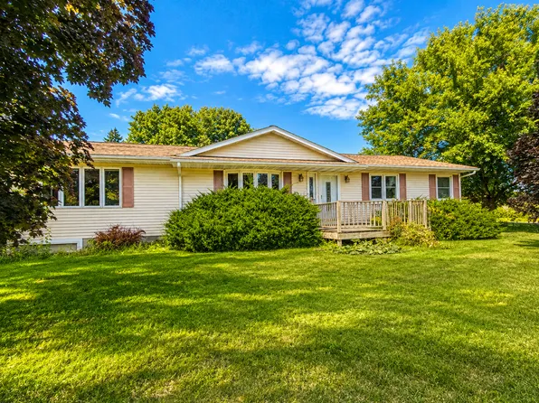 55 Elm St, Easton, MN 56025