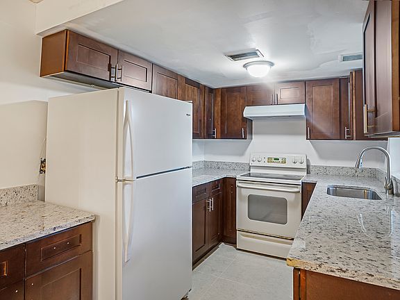 4th image of 5219 Bonnie Brae Cir