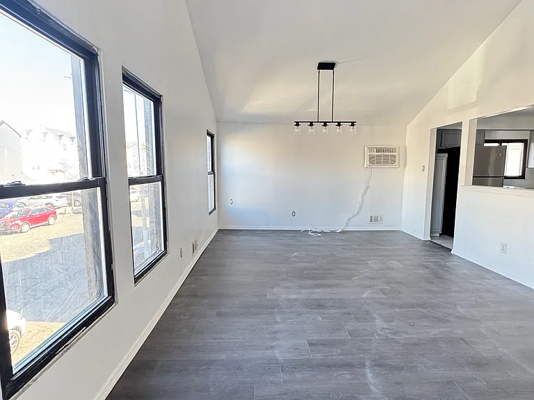 98 Logan Ave #2A — Photo 13