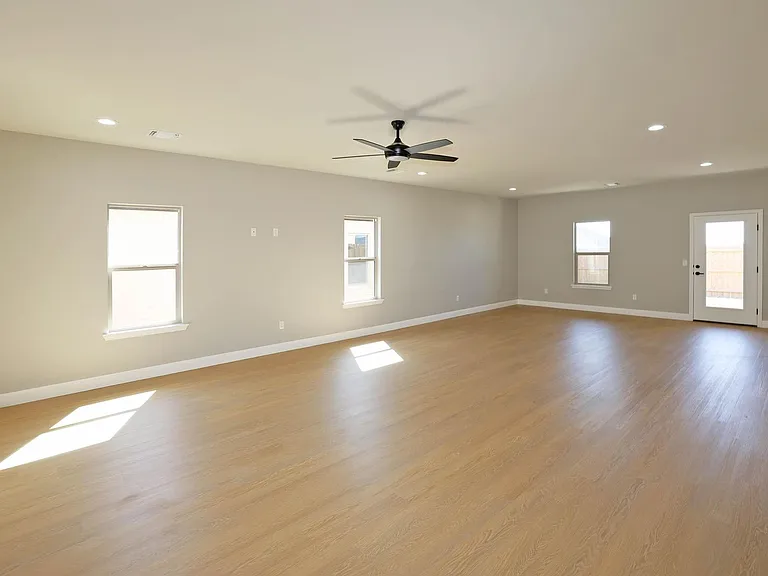 4709 Scotty Dr — Photo 5