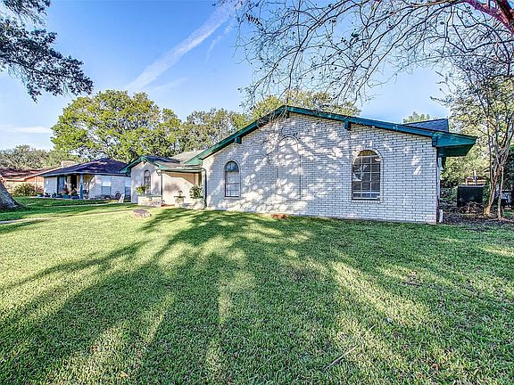 3rd image of 502 Red Bud Ln