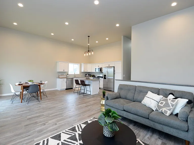 742 United Dr #1 — Photo 2