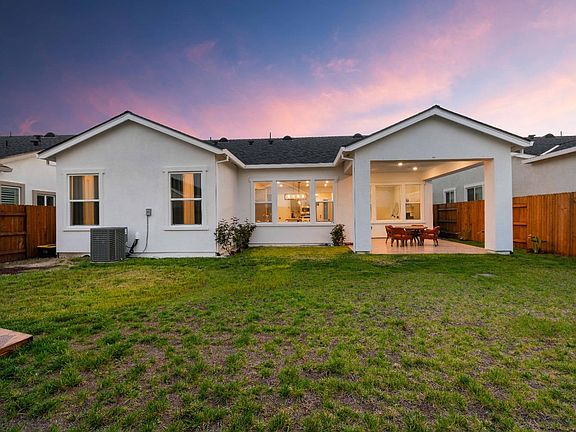 5th image of 1008 Gunnison Dr