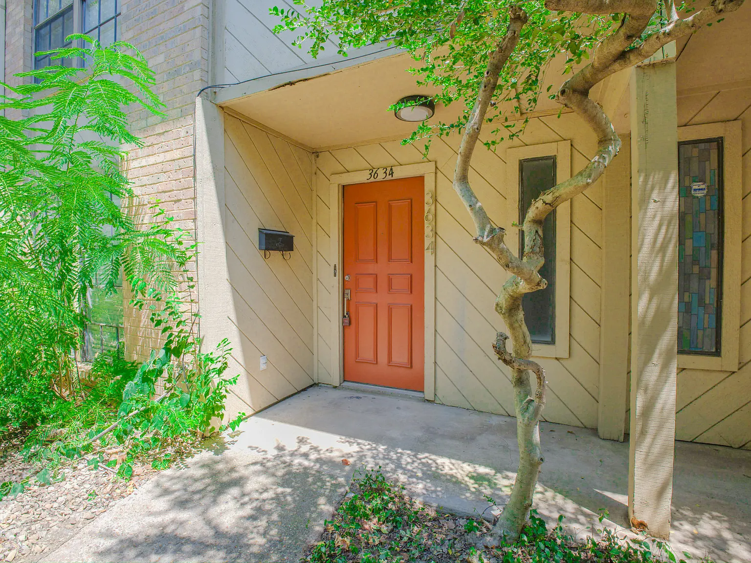 3 bed, 2.5 bath, 1550 sqft, $1,900 — Photo 2