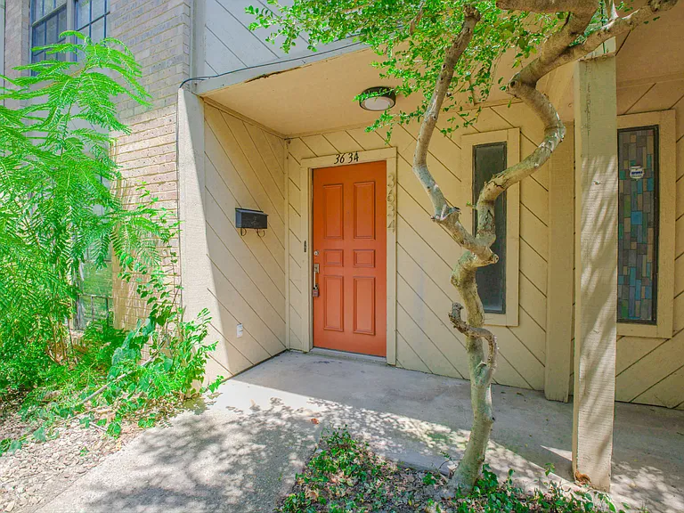 3634 Dexter Ave — Photo 2