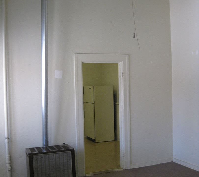2nd image of 436 E 6th St APT 3