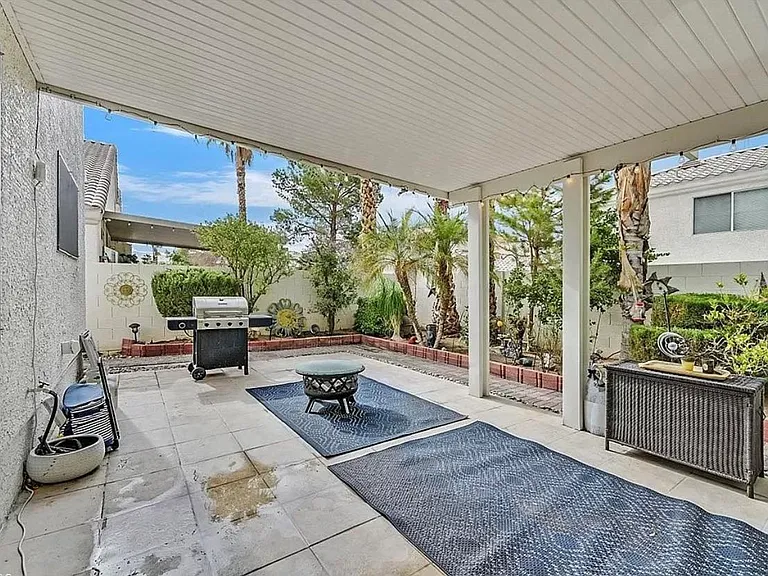 7882 W Gilmore Ave — Photo 4