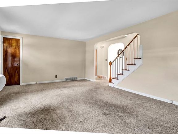 4th image of 58 Cresthill Ave