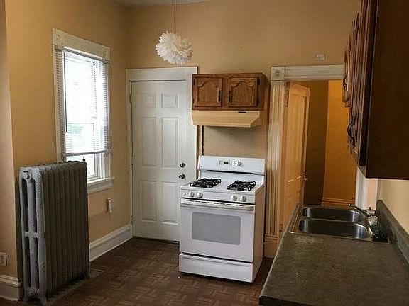 3rd image of 1169 Reaney Ave #2