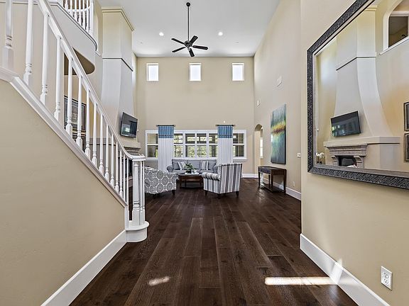 4th image of 3225 Lexington Ave